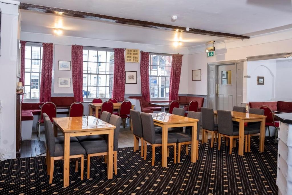 The Crown Hotel Alton  Eksteriør bilde